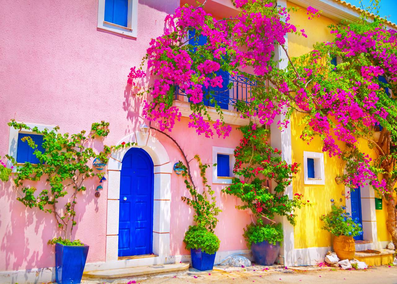 Kleurrijke straat in het eiland van Kefalonia, Griekenland online puzzel