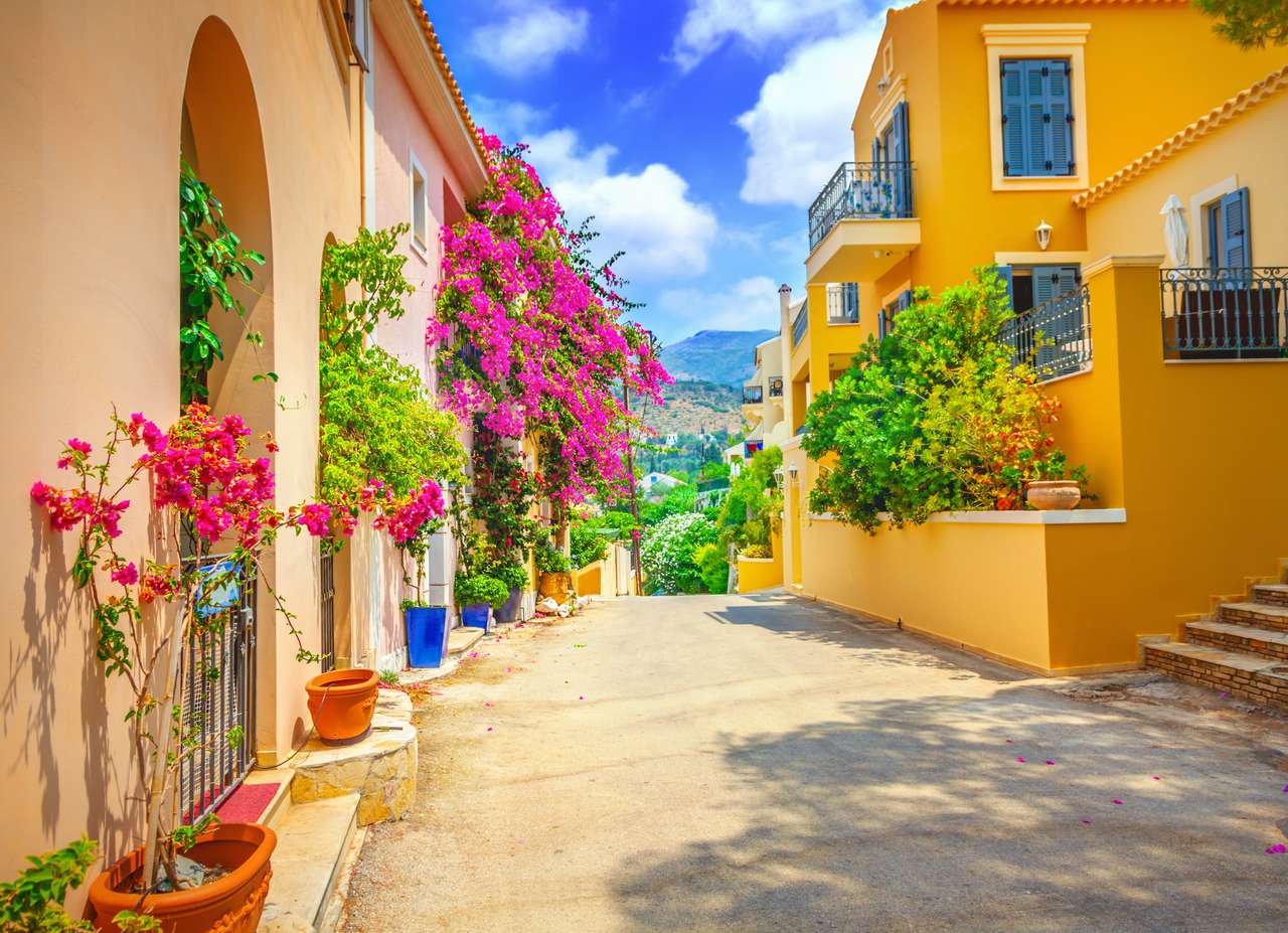 Hermosa calle en el pueblo de Kefalonia, Grecia rompecabezas en línea