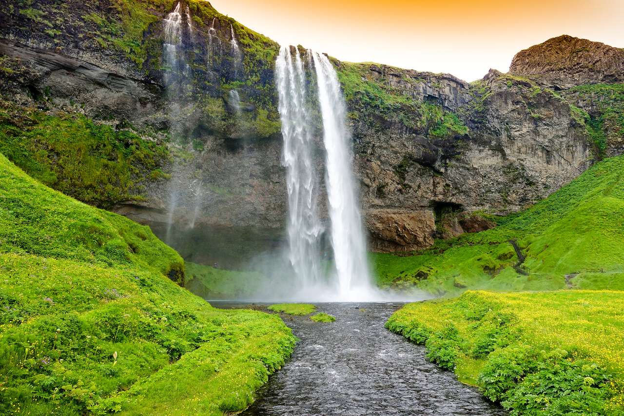 Seljalandsfoss Wasserfall, Island Puzzlespiel online
