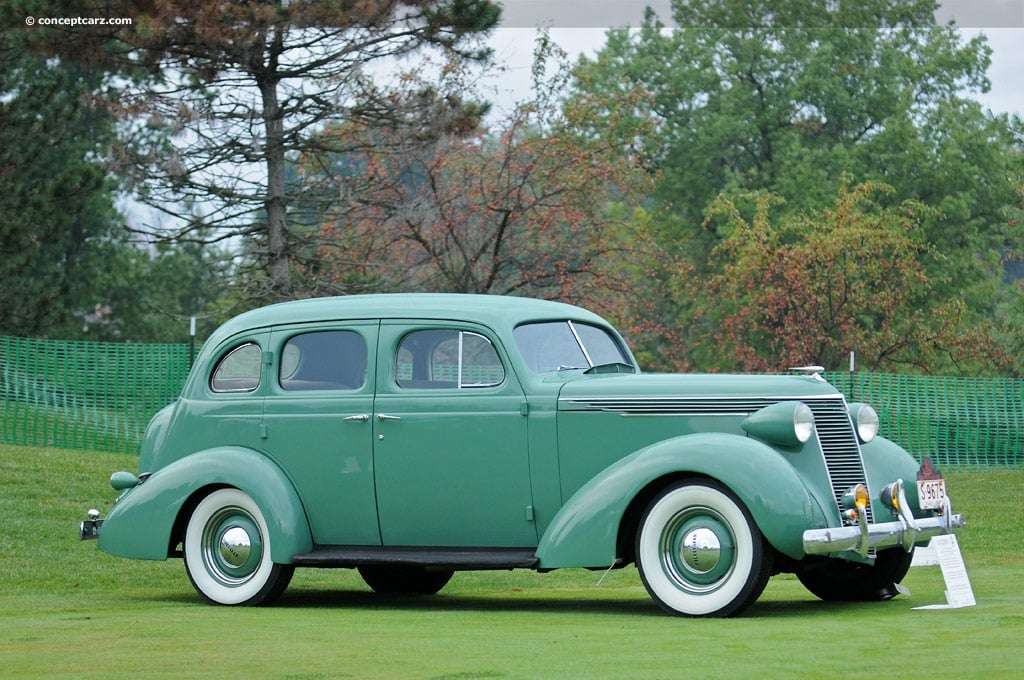 1937 Studebaker diktátor zakázku 4-dveřní sedan skládačky online