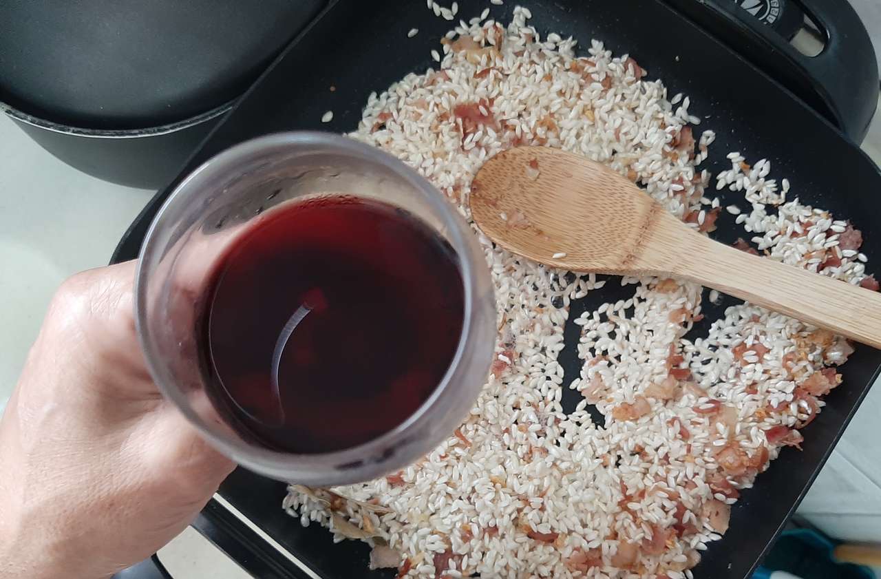 Risotto and wine jigsaw puzzle online
