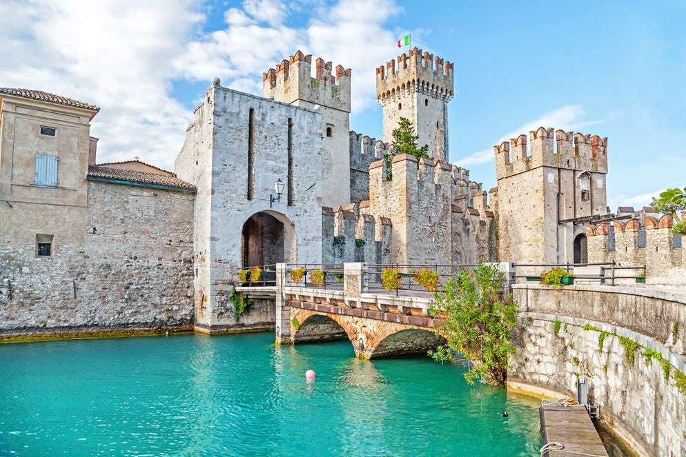 Castello di Scaligiero a Sirmione puzzle online