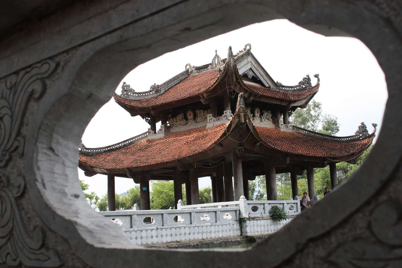 Templom Észak-Vietnamban online puzzle