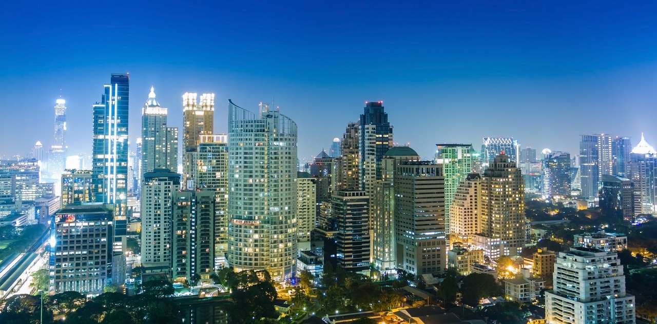 Vista notturna della città di Bangkok, Tailandia puzzle online
