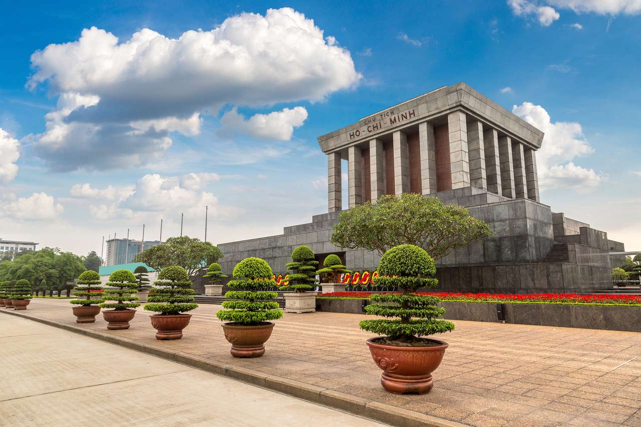 Ho Chi Minh Mausoleo en Hanoi rompecabezas en línea