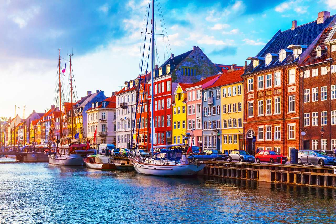 Nyhavn Pier i Gamla stan i Köpenhamn pussel på nätet