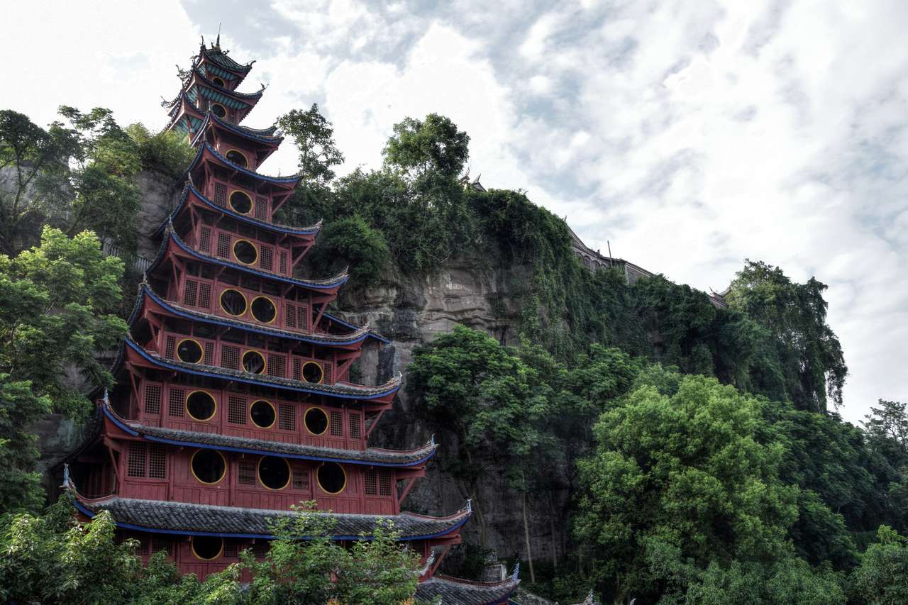 Um templo, a vila Shibaozhai, China quebra-cabeças online