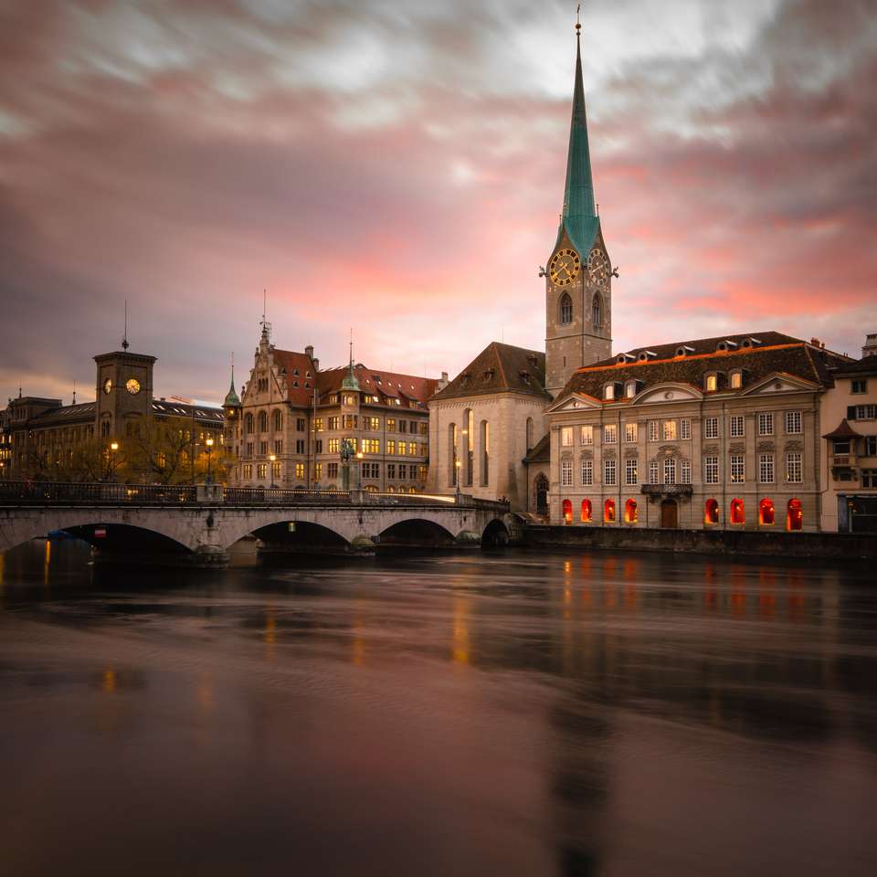 Цюрих, Швейцария - Изглед към Стария град онлайн пъзел