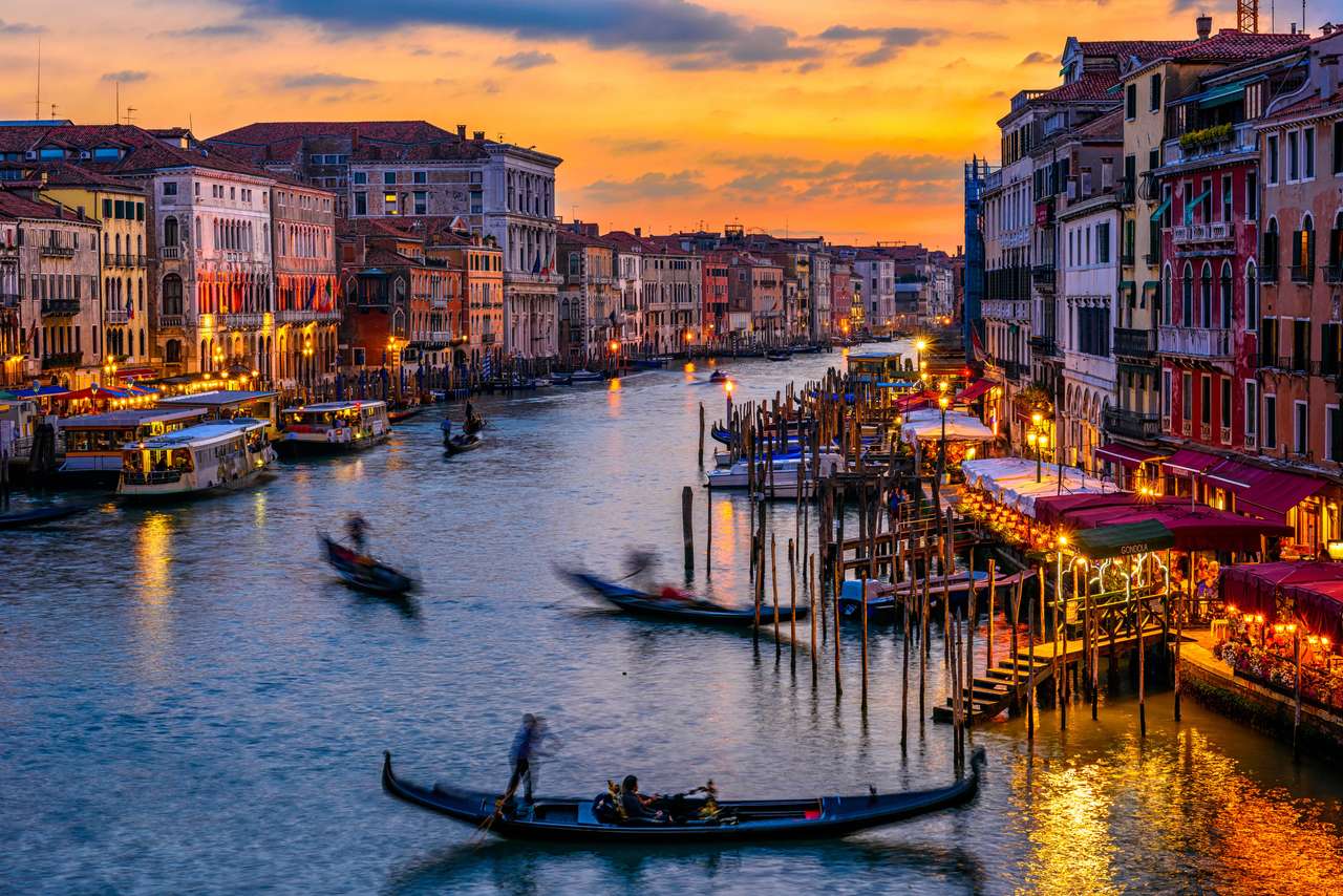 Grand Canal med gondoler i Venedig, Italien Pussel online