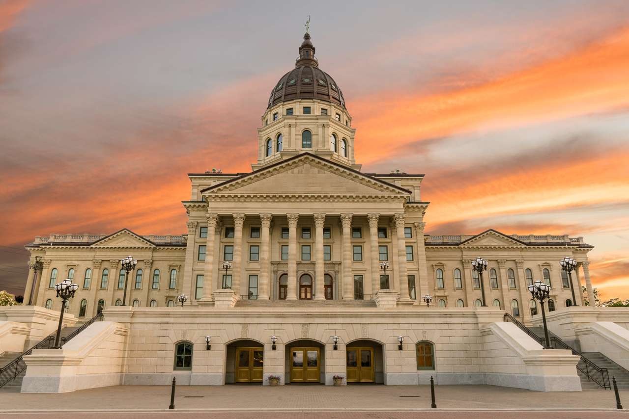 Exterior del edificio del Capitolio del estado de Kansas rompecabezas en línea