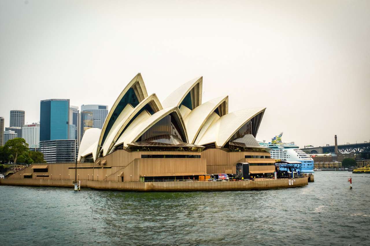 29 de dezembro de 2019 - Sydney, Austrália: uma vista espetacular da mundialmente famosa casa de ópera em Sydney Harbour, Austrália puzzle online