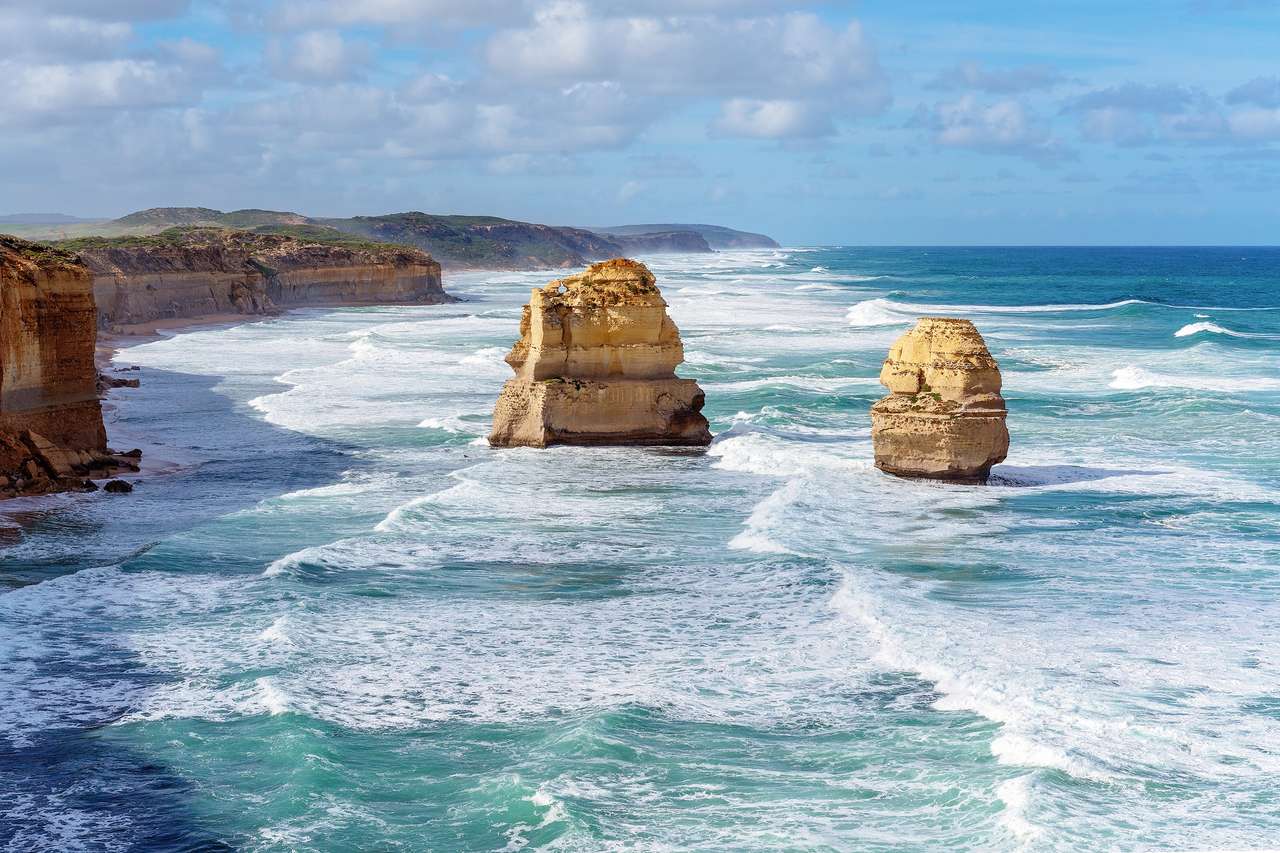 A Tizenkét apostol része a Nagy-óceáni Road-on Victoria Ausztráliában - híres mérföldkő kirakós online