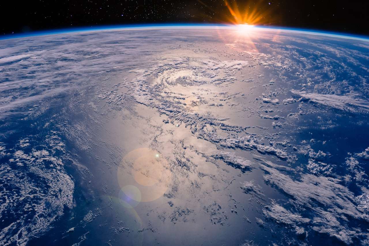 Höhenansicht der Erde im Weltraum. Online-Puzzle