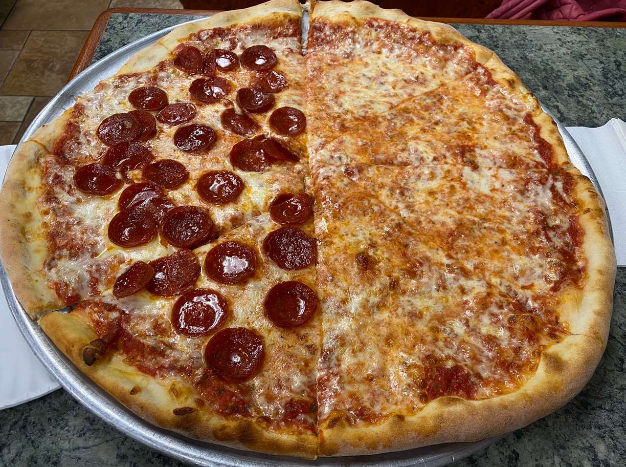 Pepperoni und Käsepizza Online-Puzzle