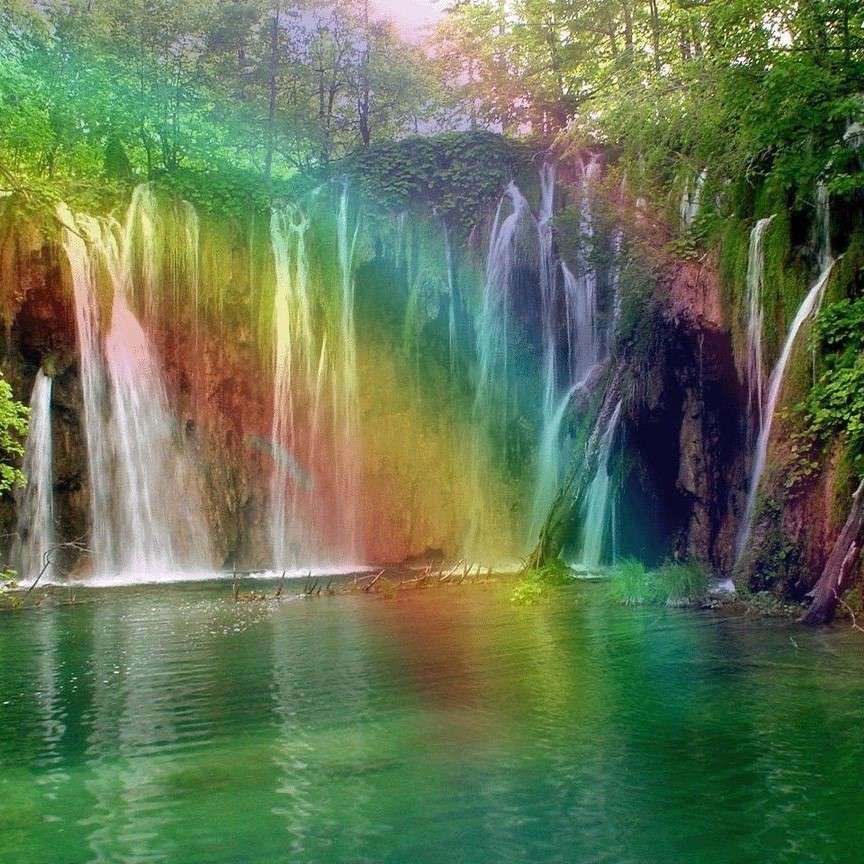 Wasserfall und Regenbogen. Online-Puzzle
