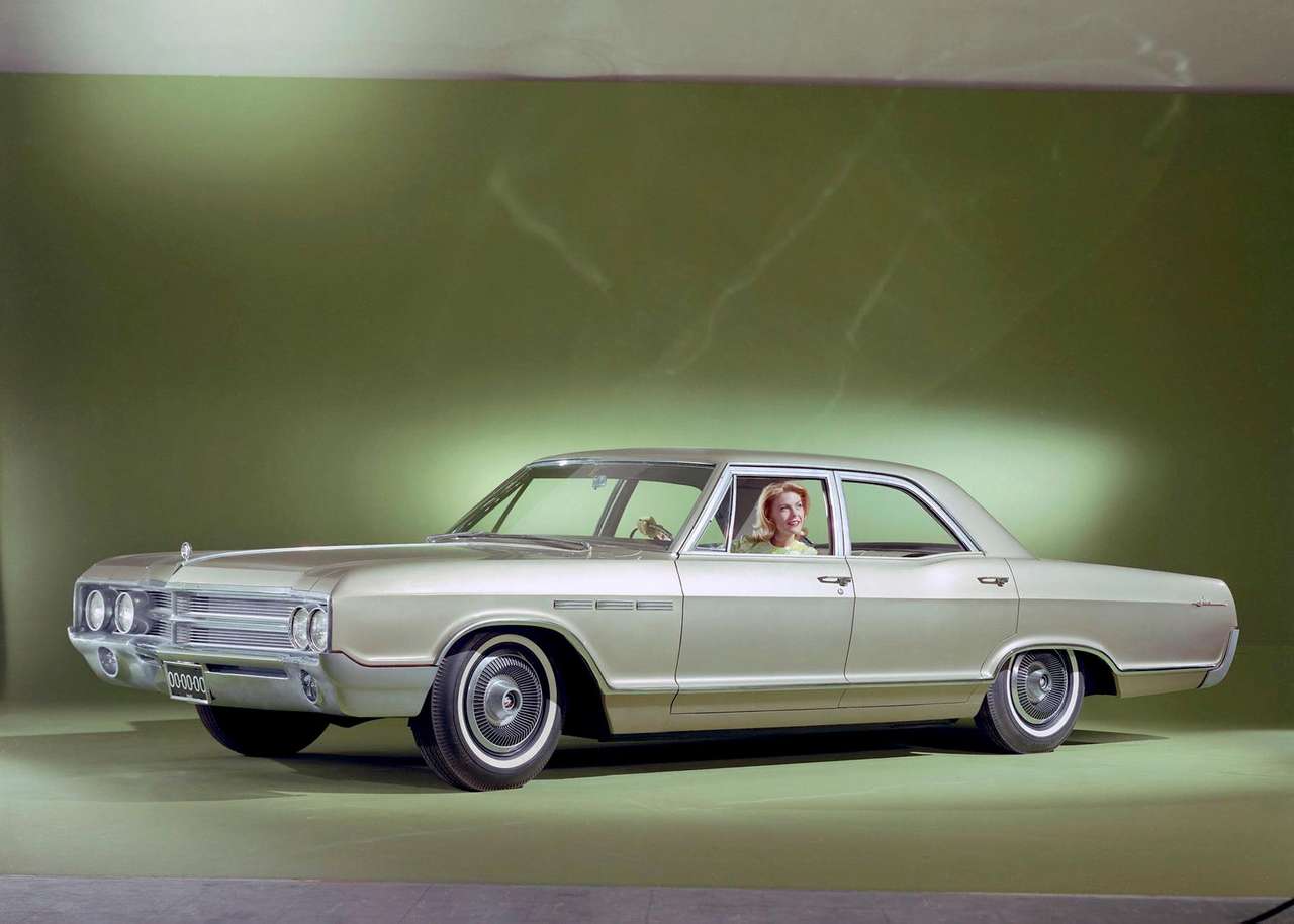 Четырехдверный седан Buick LeSabre 1965 года выпуска пазл онлайн
