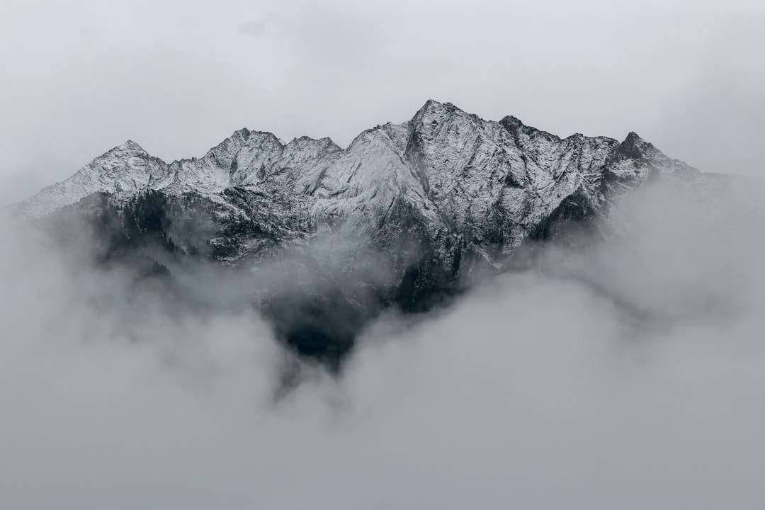 Peisaj fotografic al muntelui negru puzzle online