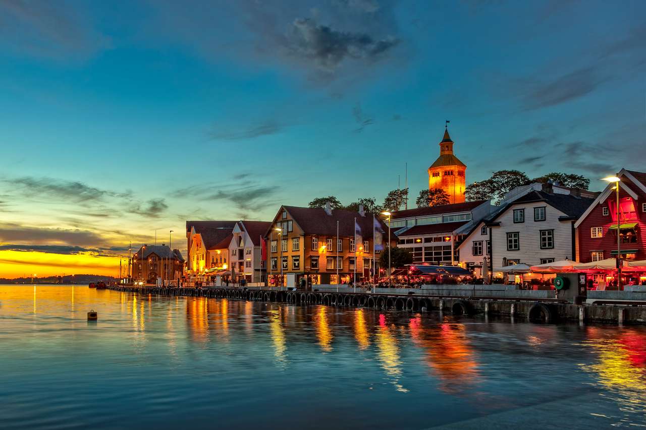 Stavanger τη νύχτα - Καλαίσθητη πόλη στη Νορβηγία παζλ online