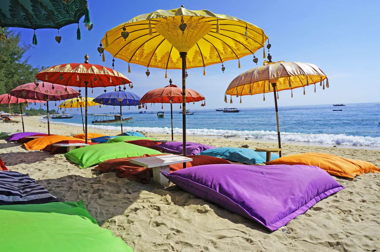 Unberührter Strand, der am Bali-Meer gebadet wurde Puzzlespiel online