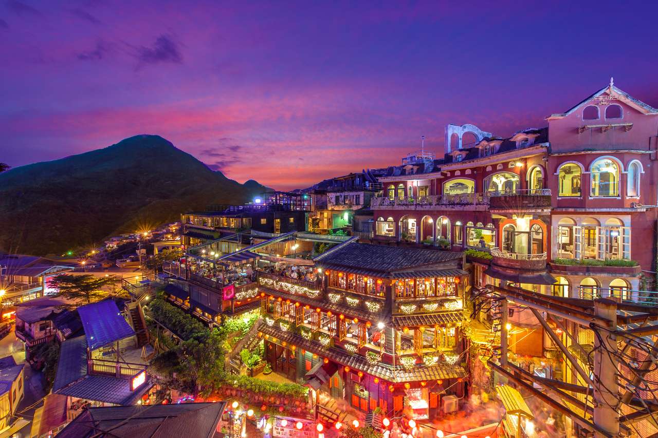 Нощна сцена на село Джиуфен, Тайпе, Тайван онлайн пъзел