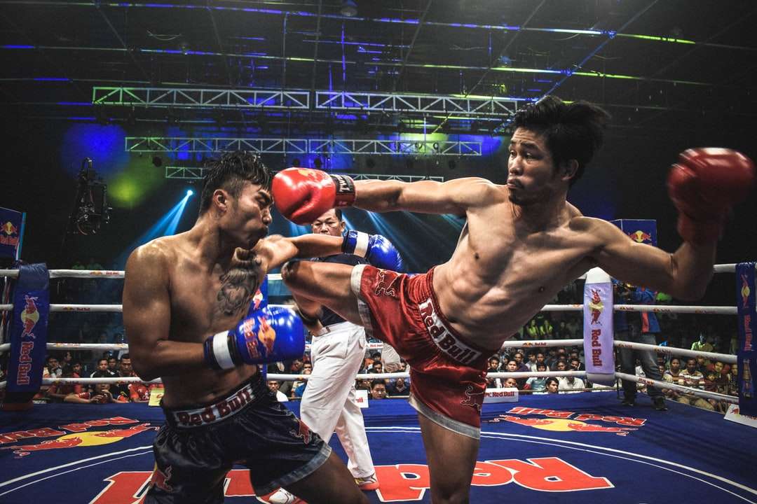 Muay Thai Boxer Kick Motståndare pussel på nätet