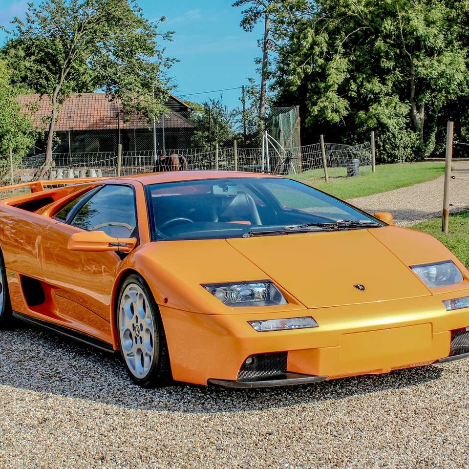 Lamborghini Naranja rompecabezas en línea
