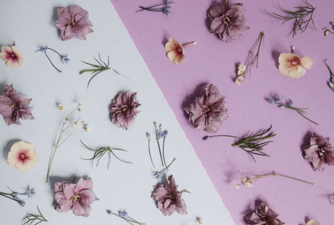 Pink szitalizált virágok online puzzle