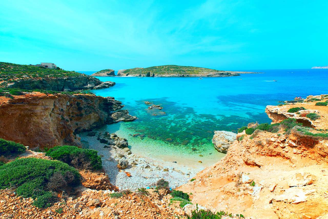 Lagoa azul na ilha de Comino, Gozo, Malta puzzle online