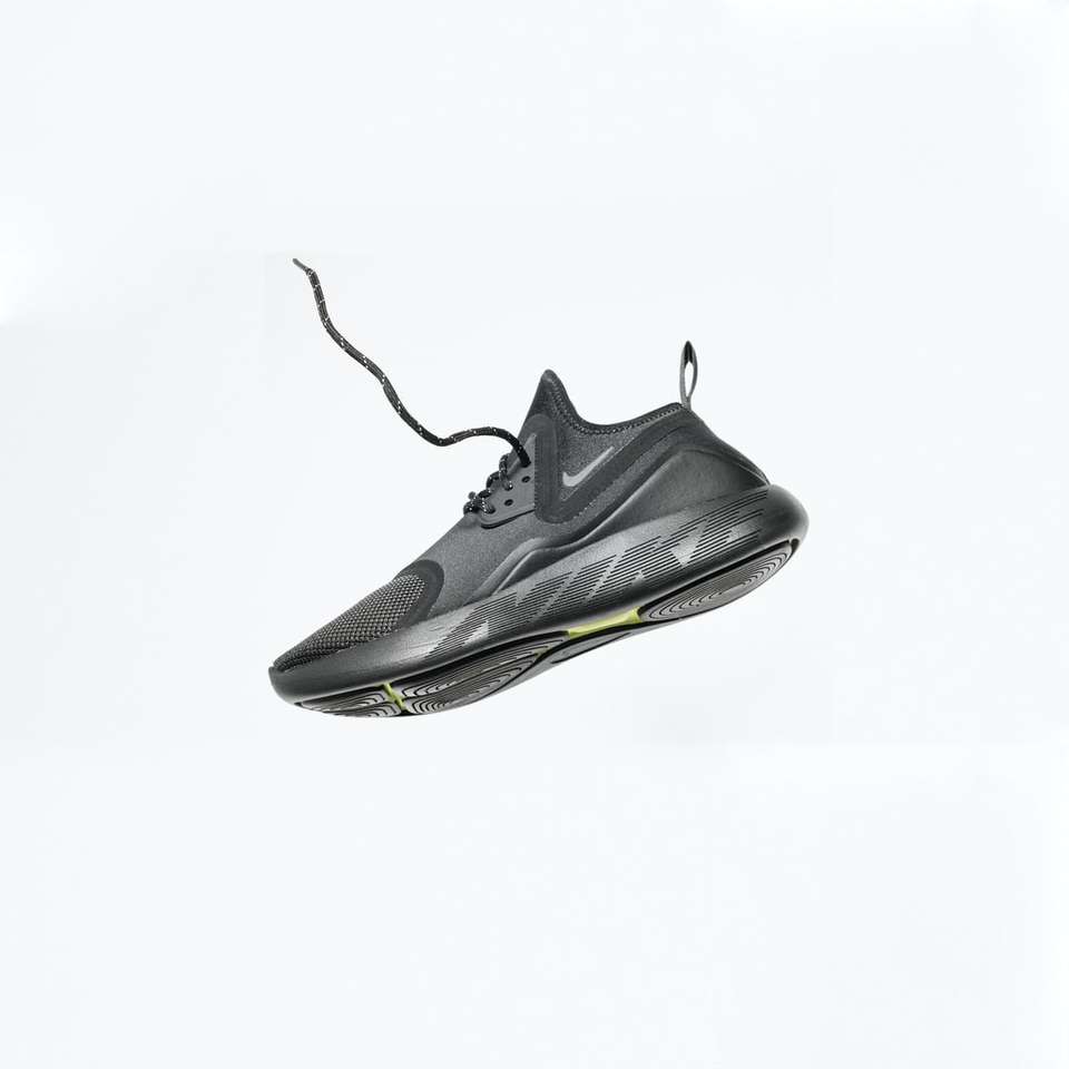 Nepárová šedá Nike běžící boty skládačky online