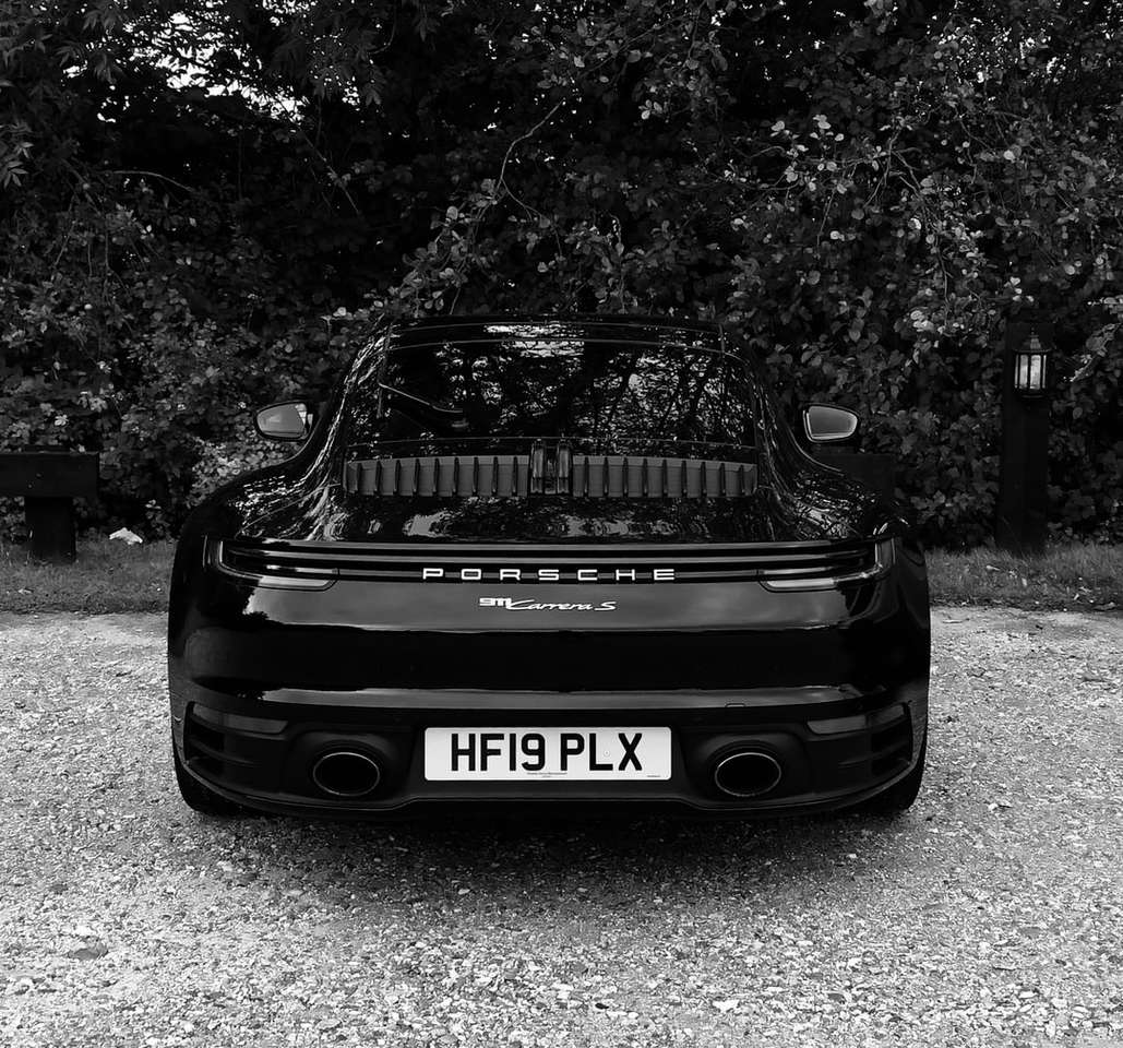 Foto de Grayscale de preto BMW M 3 quebra-cabeças online
