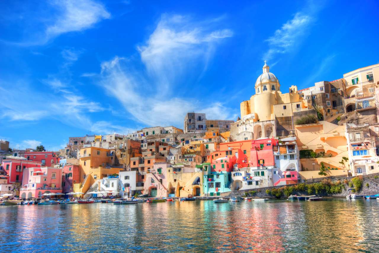 Красивый остров на побережье средиземного моря, неаполь, италия онлайн-пазл