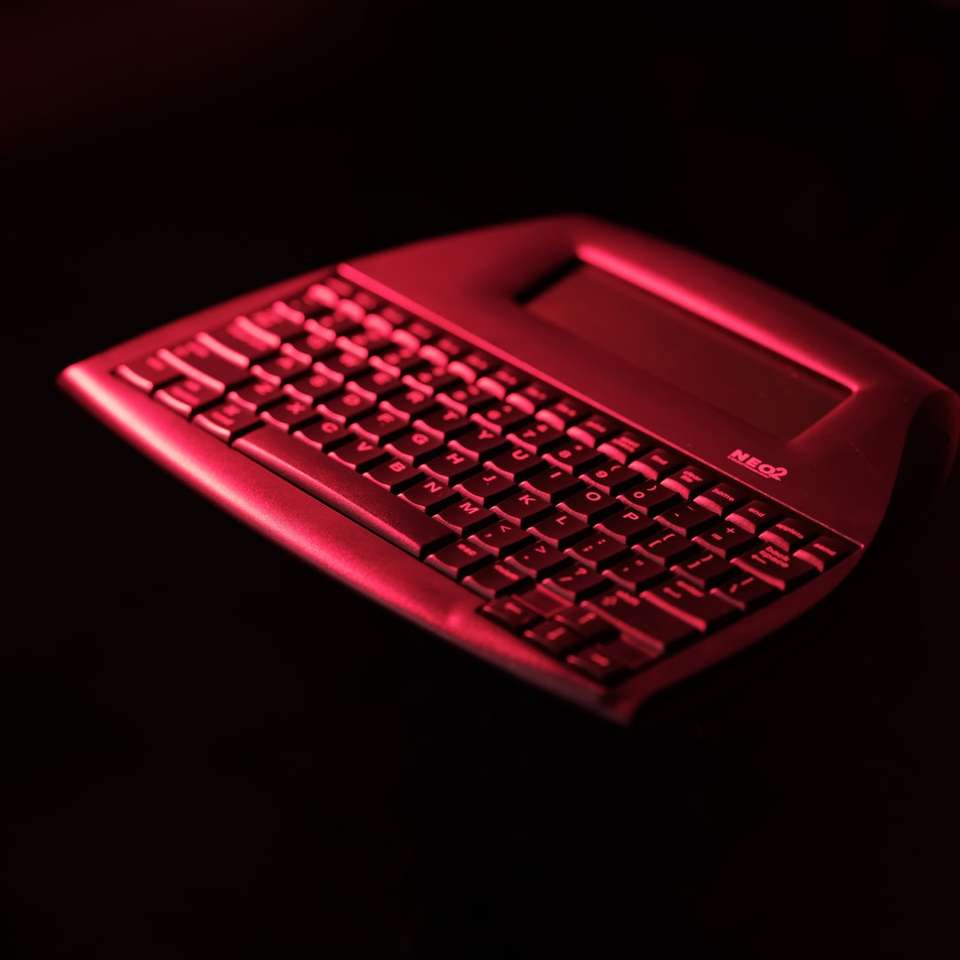 teclado de computadora rojo y negro rompecabezas en línea
