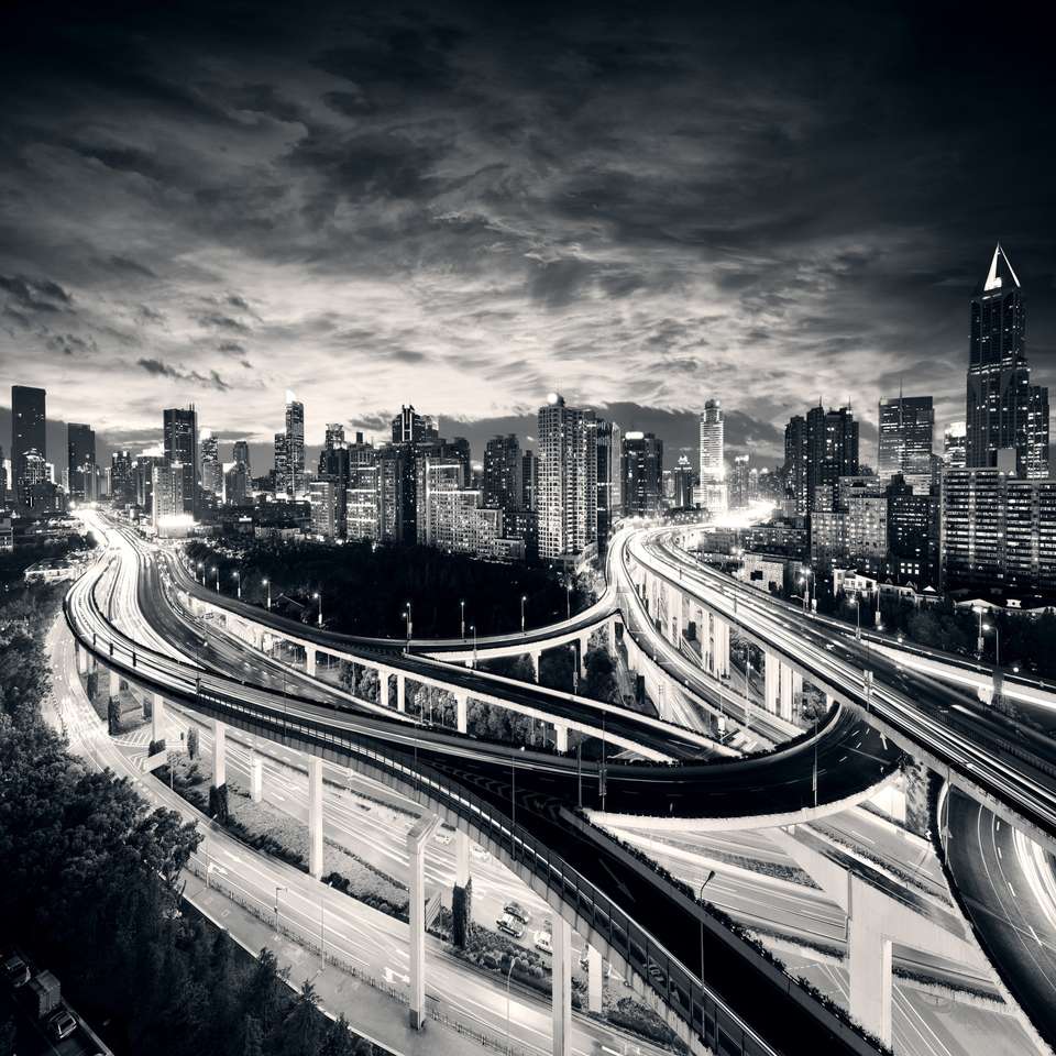 Ciudad de Shanghai al atardecer con senderos ligeros rompecabezas en línea