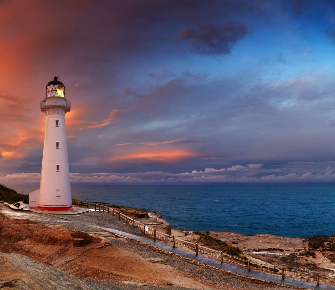 Castle Point Lighthouse, západ slunce, Wairarapa, Nový Zéland online puzzle