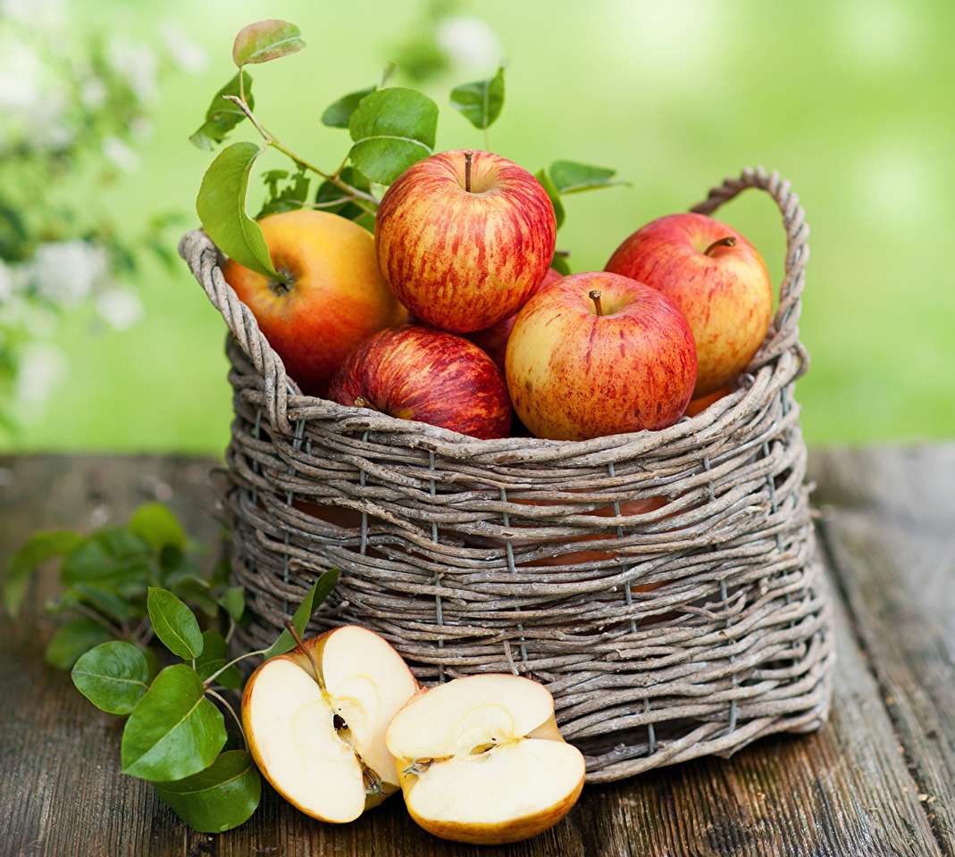 Apples in the basket jigsaw puzzle online