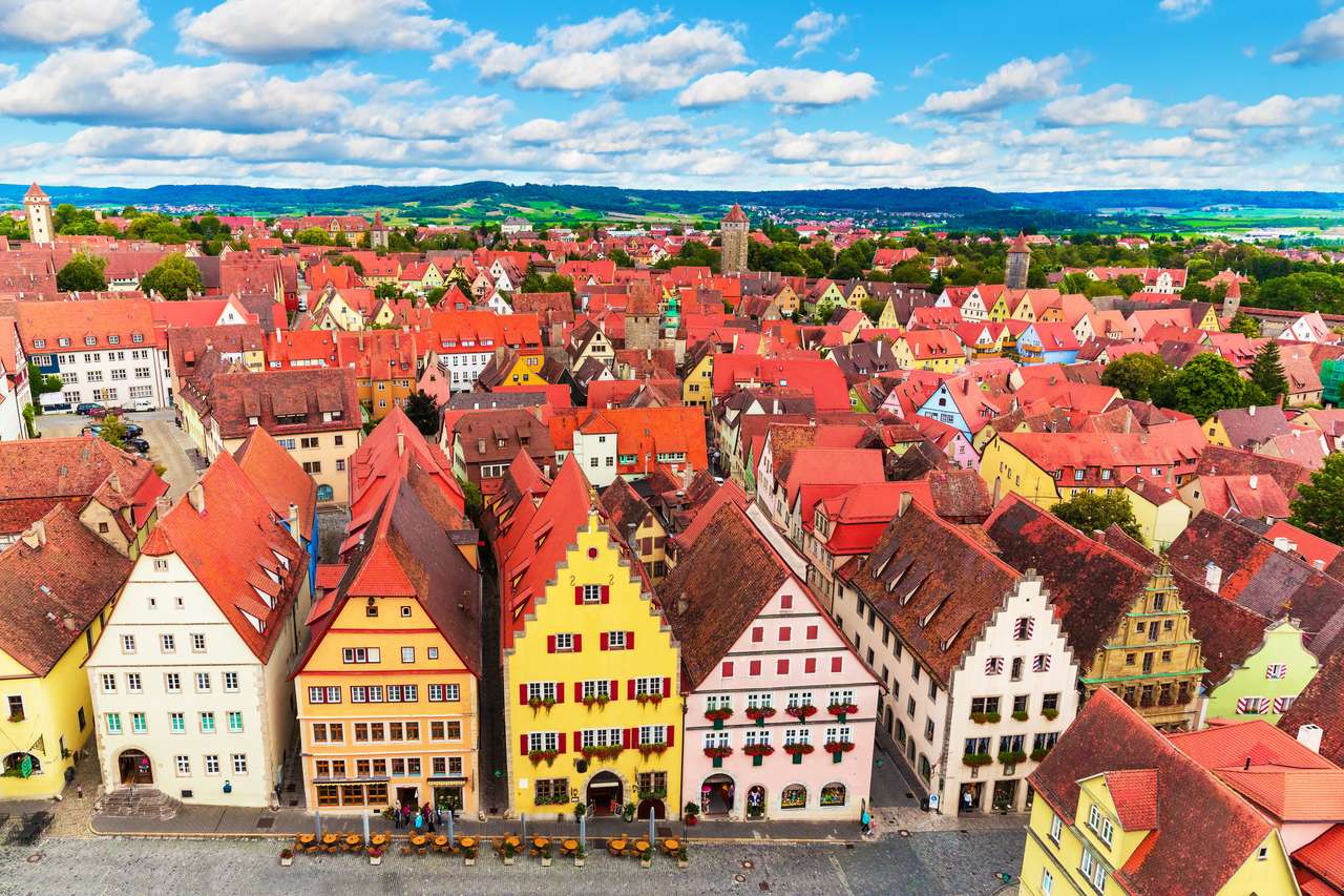 Scenic καλοκαιρινό πανόραμα της αρχιτεκτονικής παλιάς πόλης και πλατεία αγοράς στο Rothenburg ob der Tauber, Βαυαρία, Γερμανία online παζλ