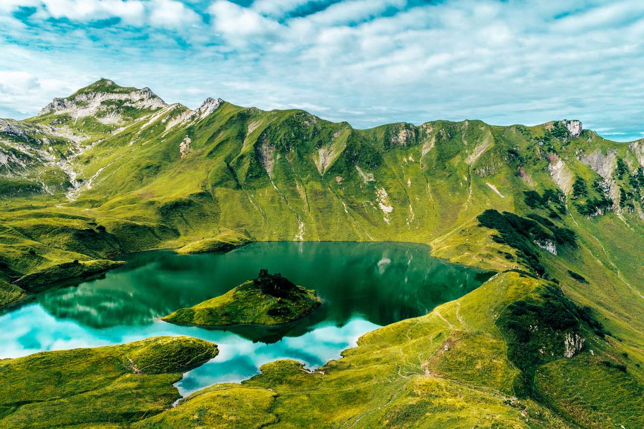 Шрекзее в баварських Альпах гірське озеро Алґеу пазл онлайн