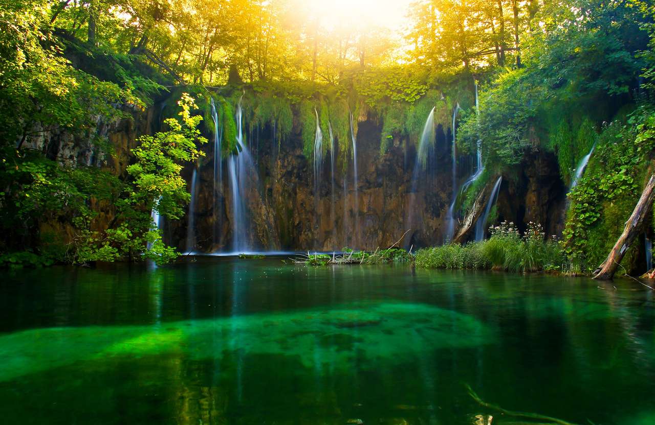 Gyönyörű Plitvicei park Horvátországban kirakós online