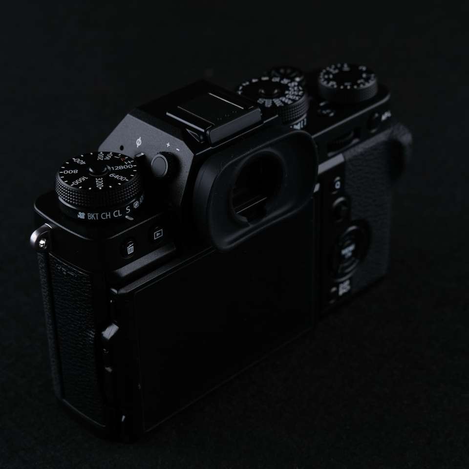 fotocamera reflex nera e argento puzzle online