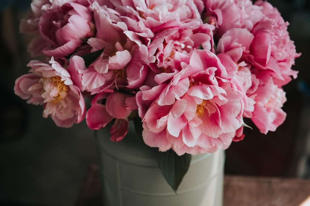 Disposizione dei fiori petalizzati rosa puzzle online