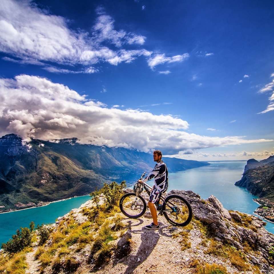 andare in mountain bike puzzle online