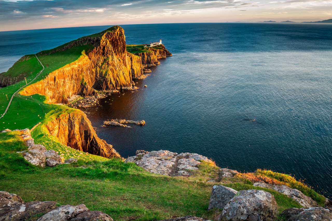 Neist Point Lighthouse på Dusk, Skottland, Storbritannien Pussel online