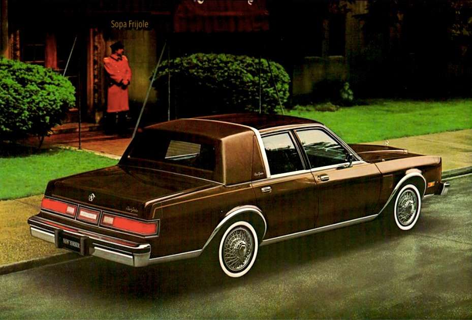 Четырехдверный седан Chrysler New Yorker 1982 года выпуска. онлайн-пазл