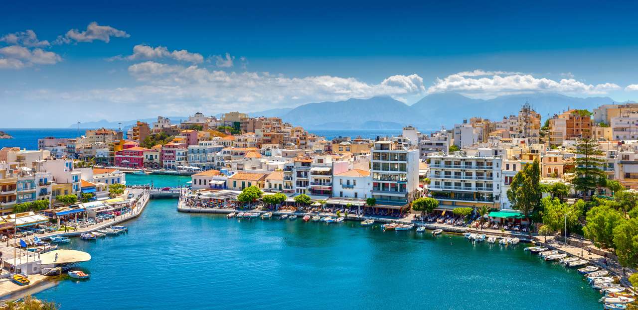 Agios Nikolaos Agios Nikolaos je malebné město ve východní části ostrova Kréta postavená na severozápadní straně klidného zálivu Mirabella online puzzle