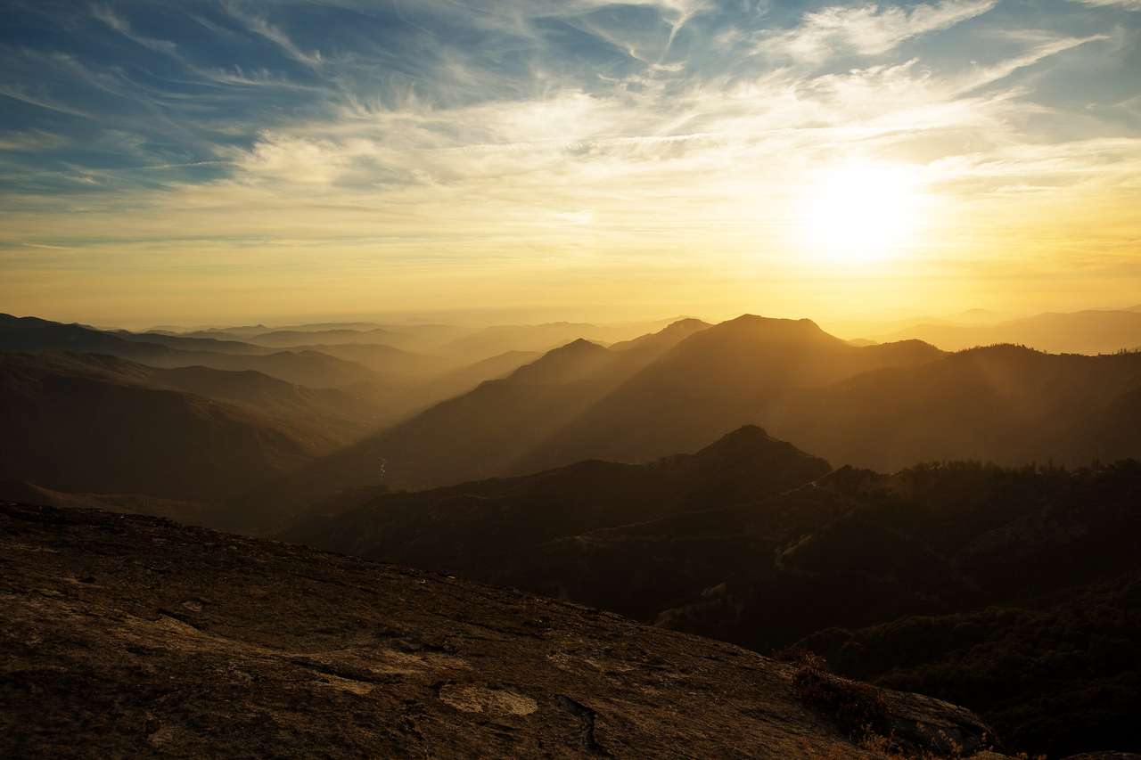 Solnedgång på Moro Rock i Sequoia National Park Pussel online