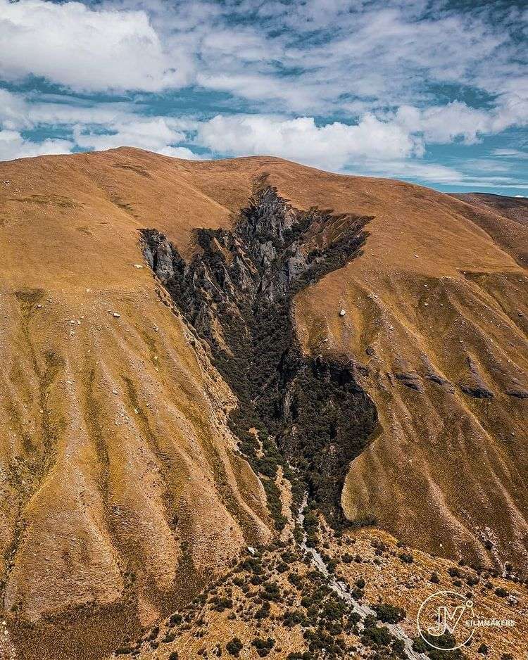 Карта Перу на обрушившемся склоне холма Анкаш Перу пазл онлайн