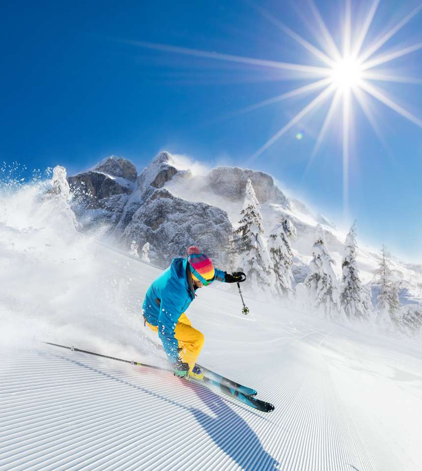 Лыжник на трассе в альпийском ландшафте онлайн-пазл