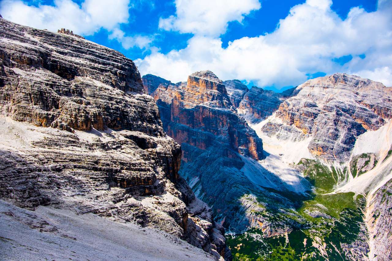 Wasserfall von Val Travenanzes in den Dolomiten Puzzlespiel online