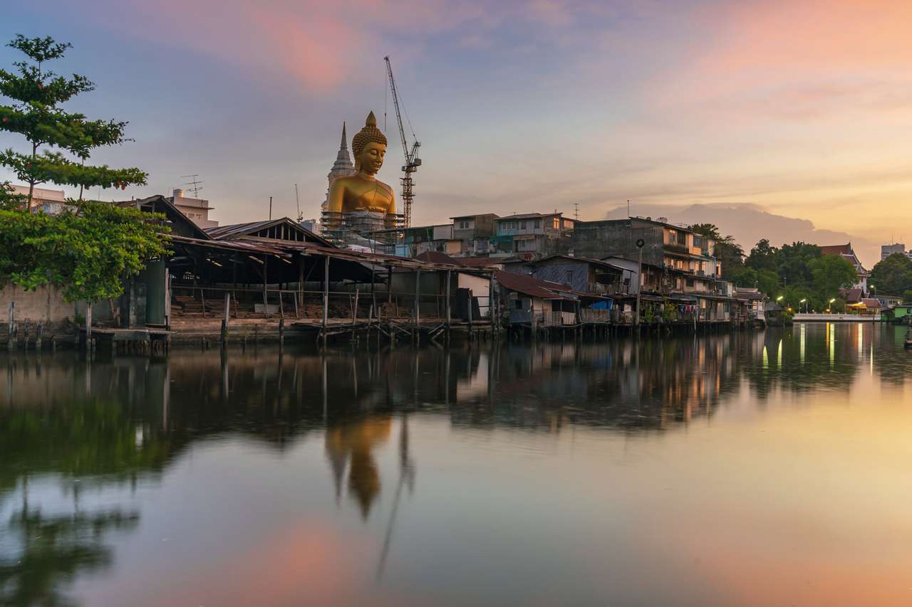 Velká socha Buddhy v Thajsku skládačky online