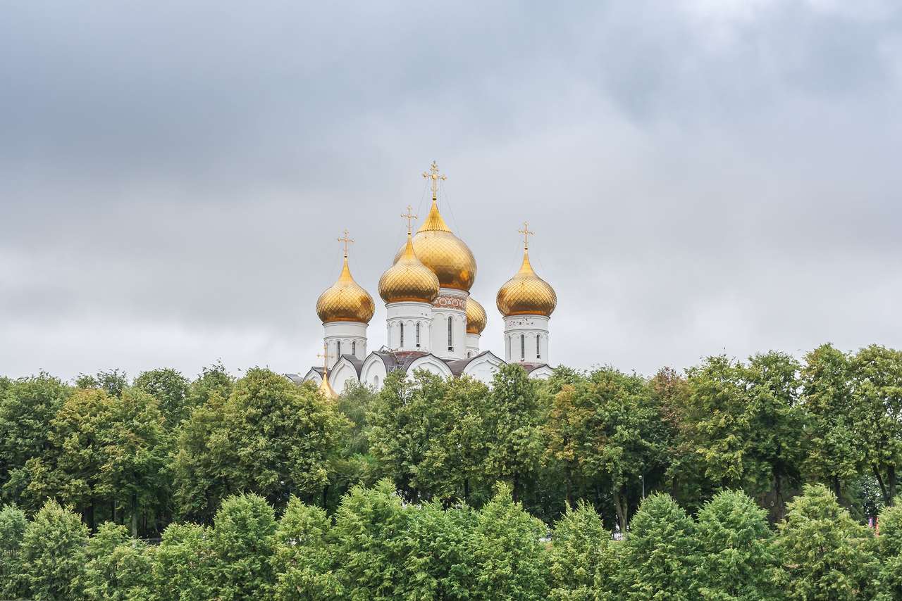 Goldene Kuppeln in Yaroslawl, Russland Online-Puzzle